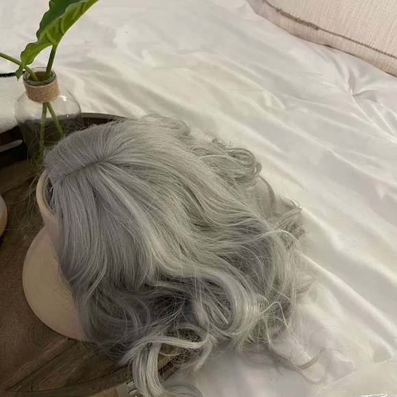 ‼️SALE‼️ NWT Silver wig ✨ - Picture 11 of 14